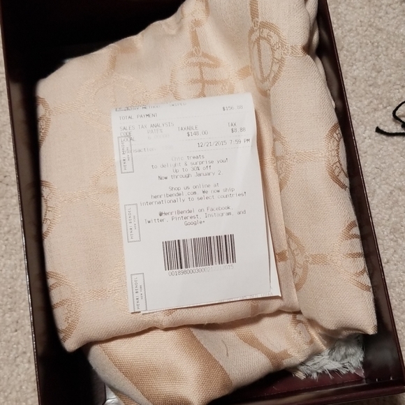 HENRI BENDEL LITE PINK SCARF MAKE AN OFFER! - Picture 5 of 8